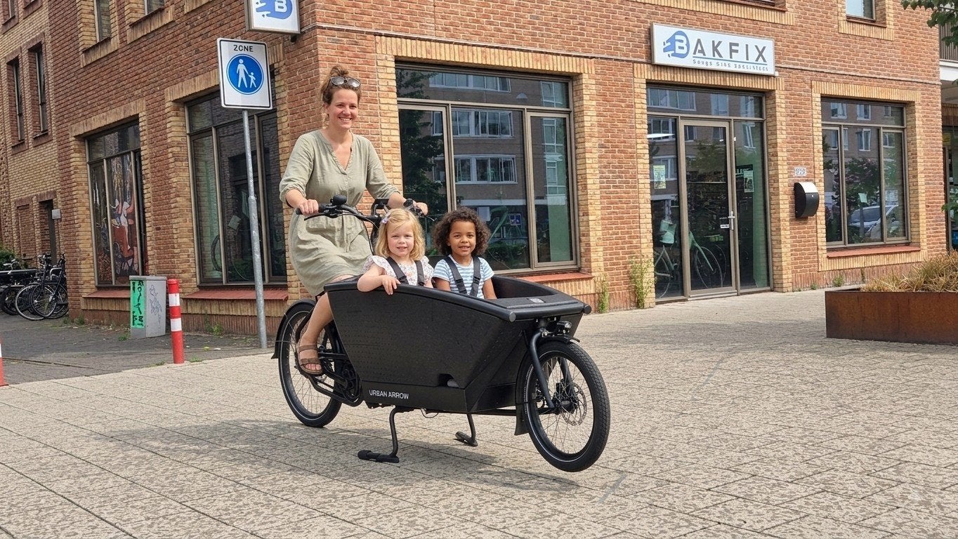 Urban Arrow Performance Line bakfiets met regentent, 4 kinderen of meer, Info@urbanarrow.com, Ophalen of Verzenden, Zo goed als nieuw