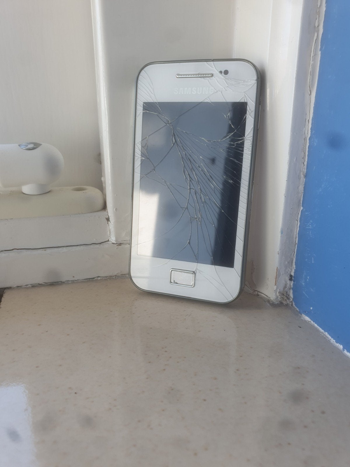 Samsung GT-S5830i - Gebruikt, zonder accu, scherm gebroken, Overige modellen, Zwart, Ophalen of Verzenden, Niet werkend
