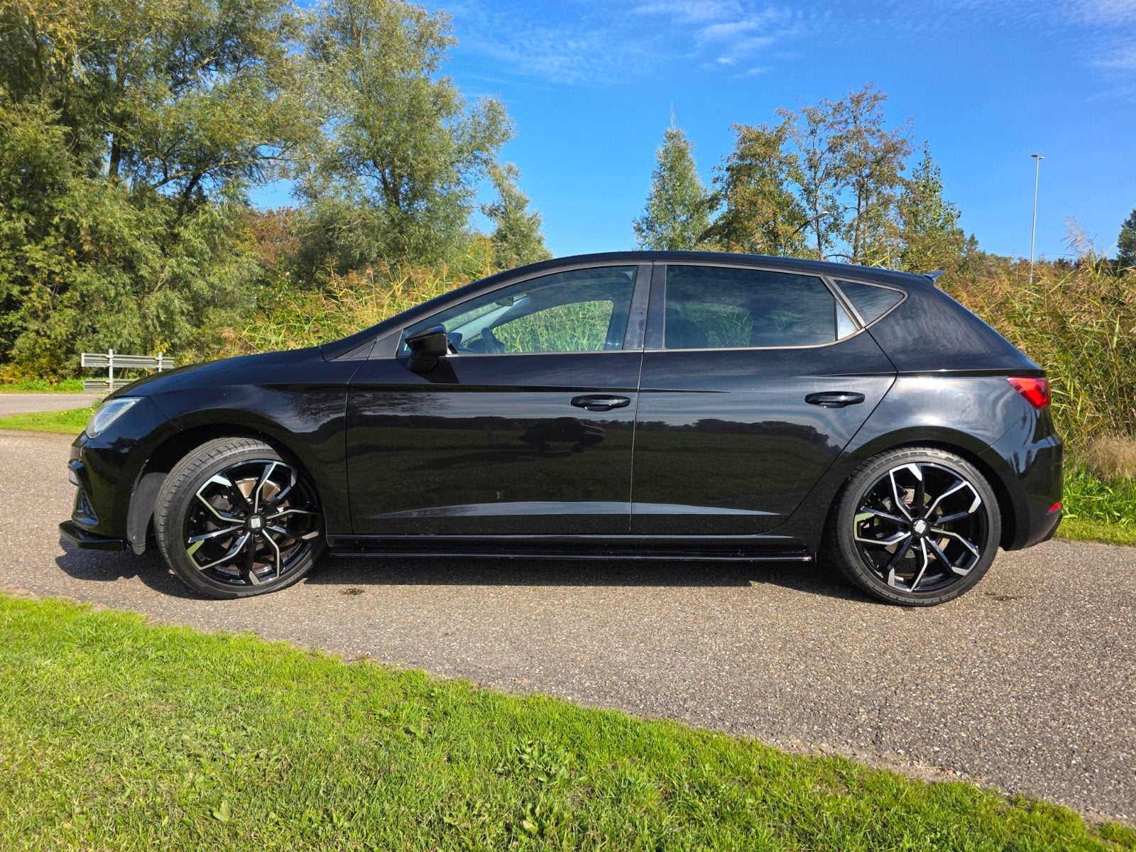 SEAT Leon FR 1.4 TSI | 160 PK | Stage 1 | Panaromadak | LED, Auto's, Voorwielaandrijving, Stof, Zwart, 610 kg