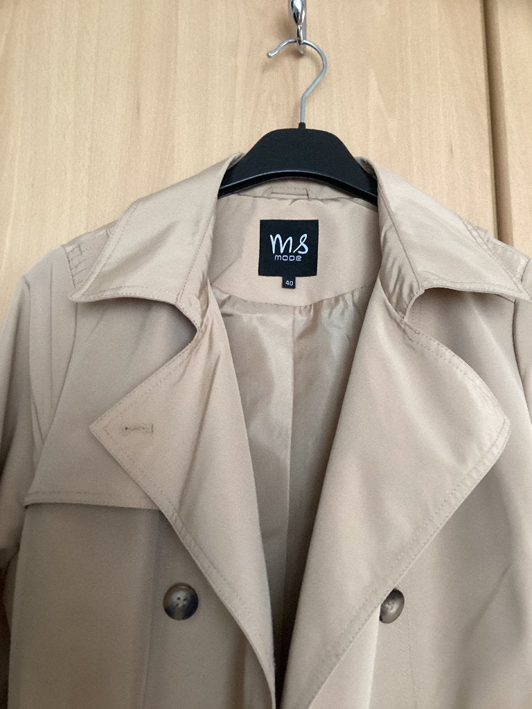 Dames trenchcoat maat 40. (Beige). NIEUW!!!, Beige, Nieuw, MS Mode, Ophalen