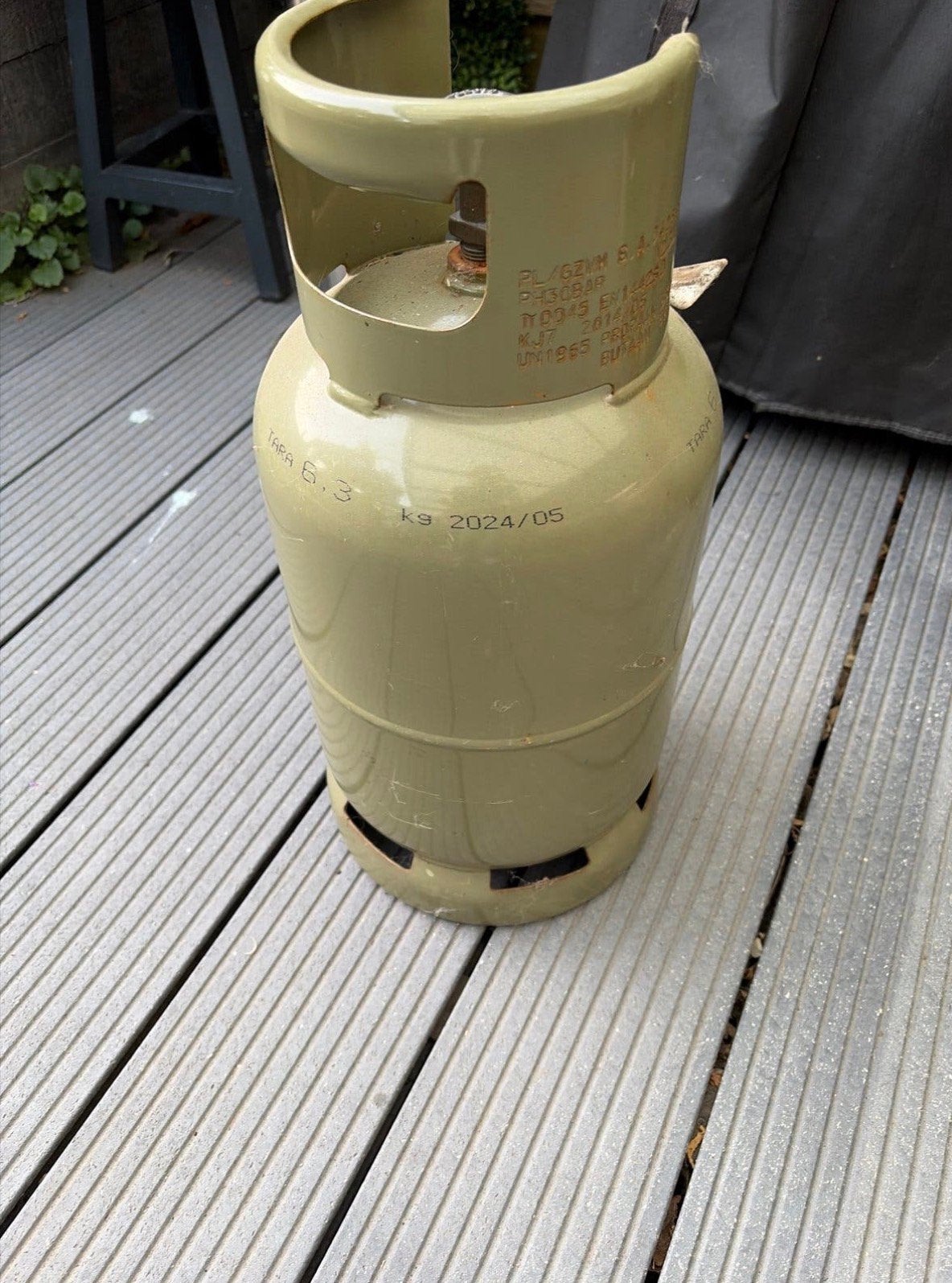 Lege groene gasfles, Ophalen