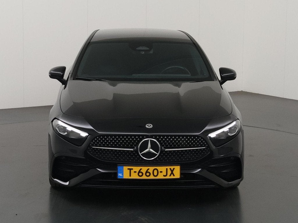 Mercedes-Benz A-klasse 180 AMG Line | Night | Burmester | Sf, Auto's, Mercedes-Benz, 136 pk, Gebruikt, 4 cilinders, Leder en Stof
