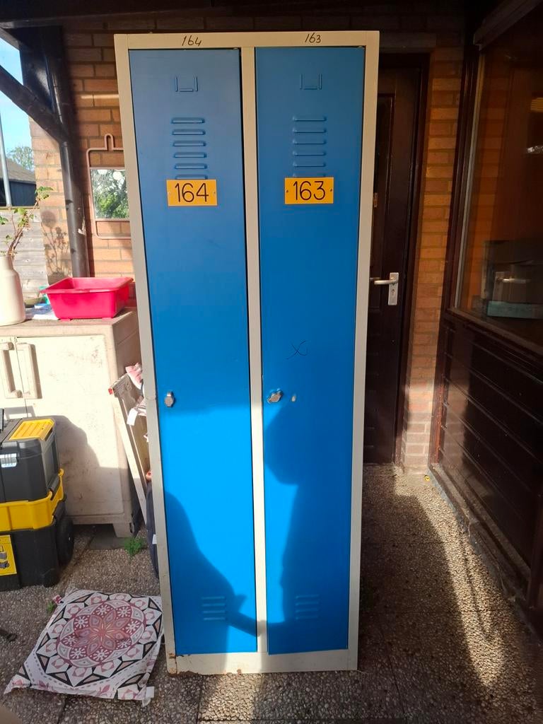 Locker kast, Ophalen