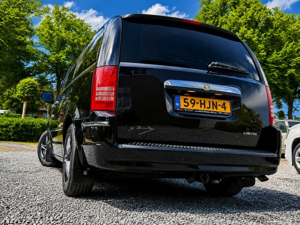 CHRYSLER GRAND VOYAGER 4.0 V6 LIMITED BLACK OPEN-DAK XENON 2, Auto's, Automaat, Dealer onderhouden, 450 kg, Gebruikt