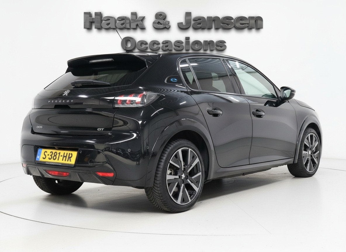 Peugeot E-208 EV GT- Line 350 50 kWh Camera carplay Leder, Auto's, Peugeot, 136 pk, Gebruikt, Parkeersensor, Zwart
