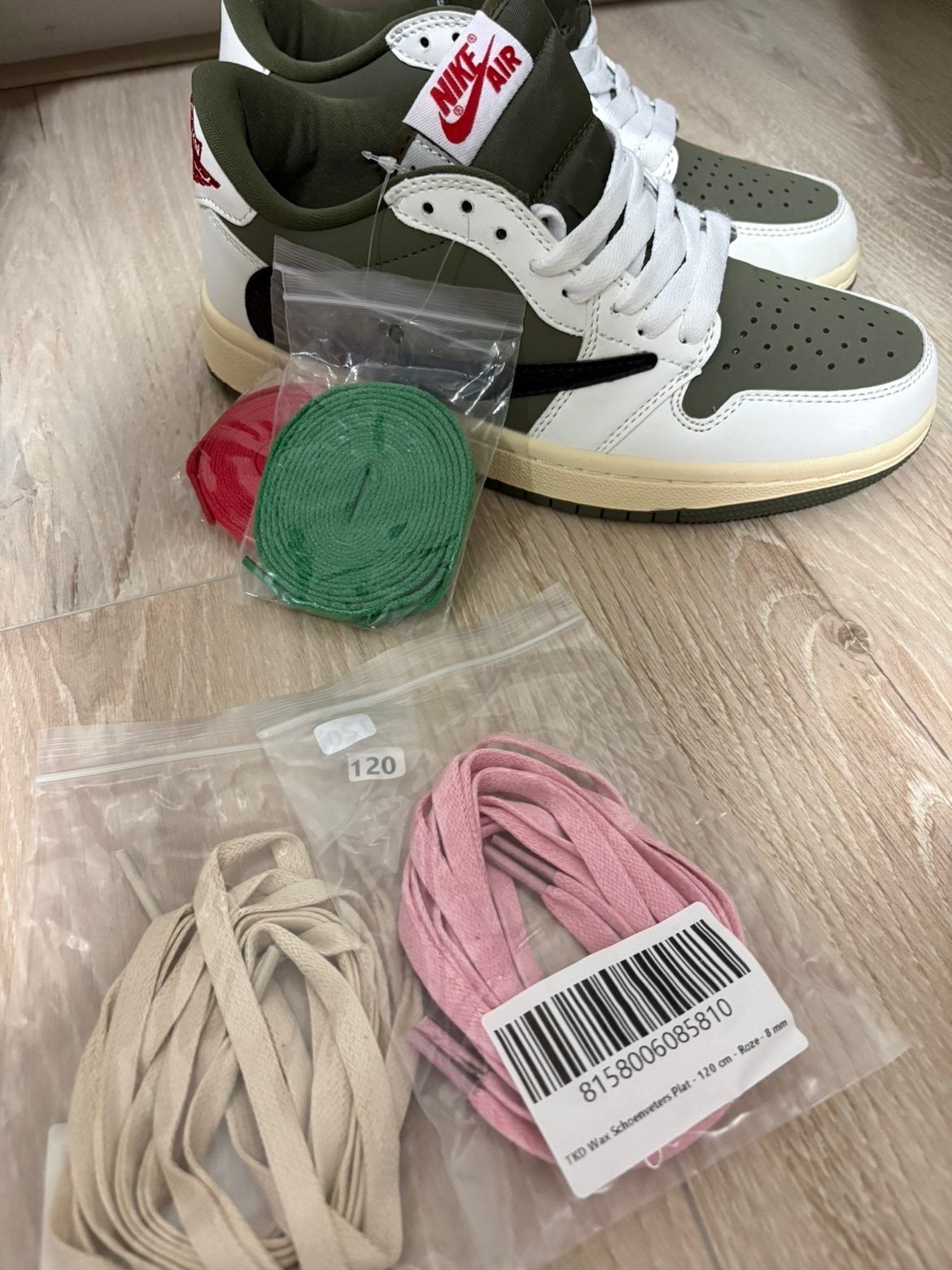 Nike Air Jordan 1 Low Travis Scott Reverse Mocha, Kleding | Dames, Schoenen, Ophalen of Verzenden, Nieuw, Overige kleuren, Sneakers of Gympen