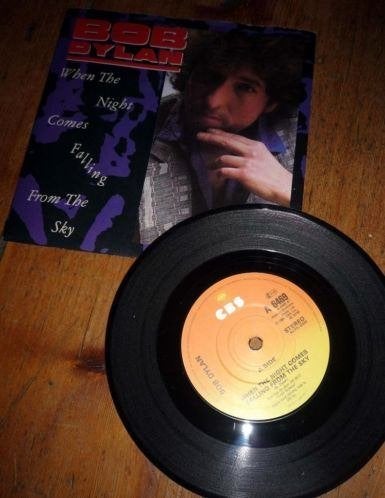 single Bob Dylan "When the Night Comes... / Dark Eyes..."UK, Ophalen of Verzenden, Gebruikt, Pop