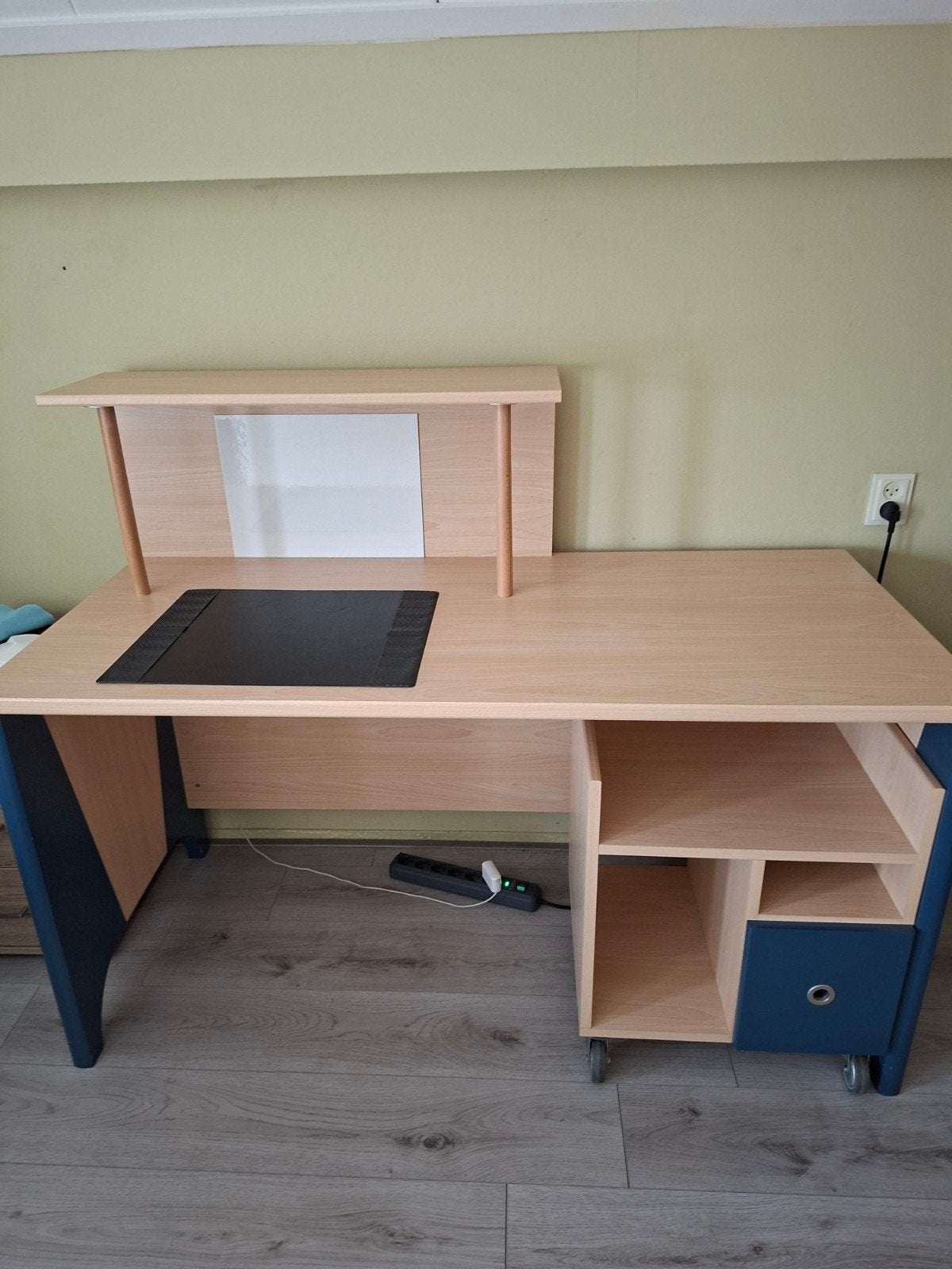 mooi bureau, Ophalen, Zo goed als nieuw