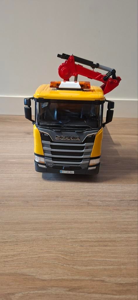 Bruder Scania takelwagen met roadster., Kinderen en Baby's, Speelgoed | Speelgoedvoertuigen, Ophalen of Verzenden