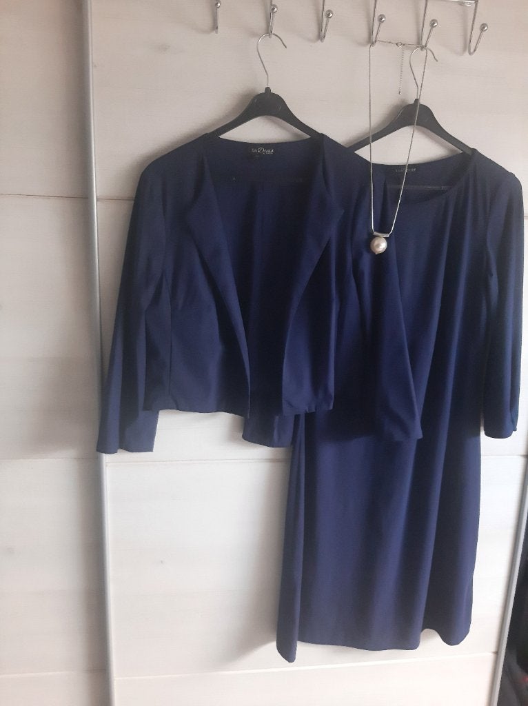 Donkerblauwe jurk met bijpassend jasje.La Dress. Maat L/XL, Kleding | Dames, Blauw, Maat 46/48 (XL) of groter, Ophalen of Verzenden