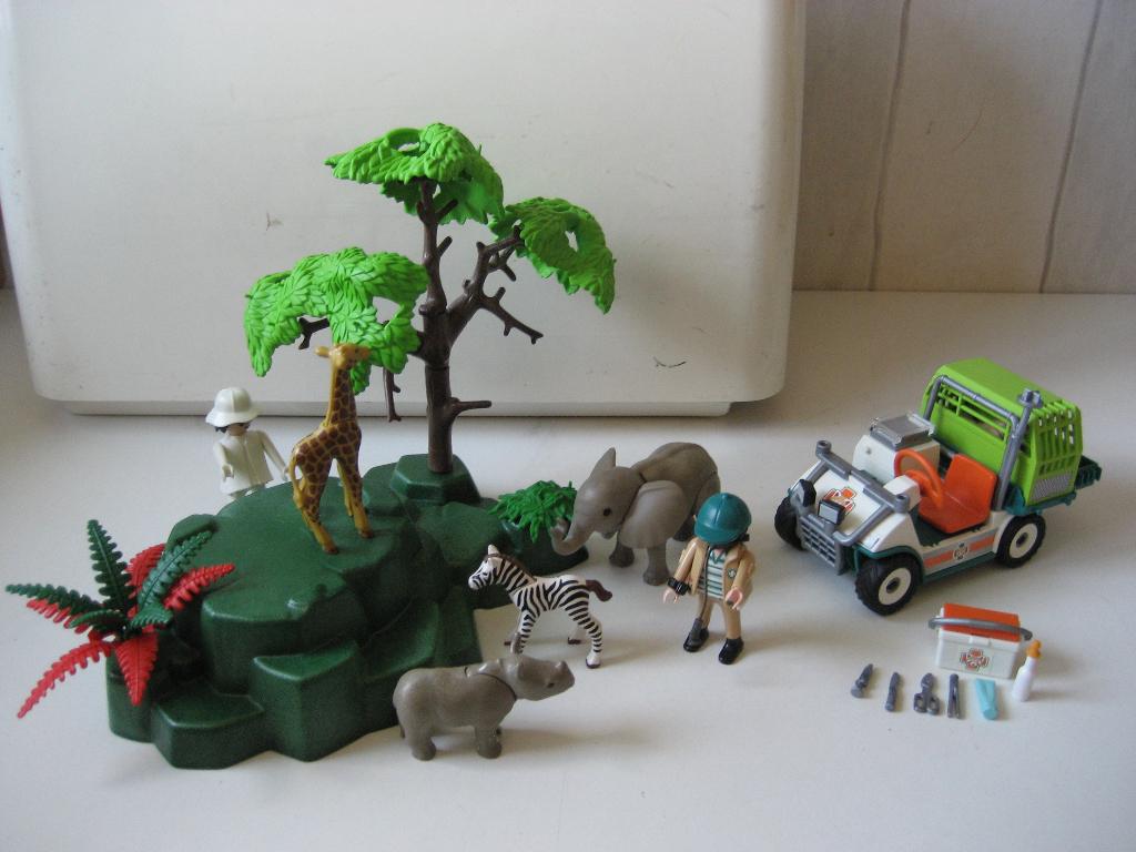 playmobil dierenarts met auto bij de jonge wilde dieren, Kinderen en Baby's, Speelgoed | Playmobil, Ophalen of Verzenden, Zo goed als nieuw