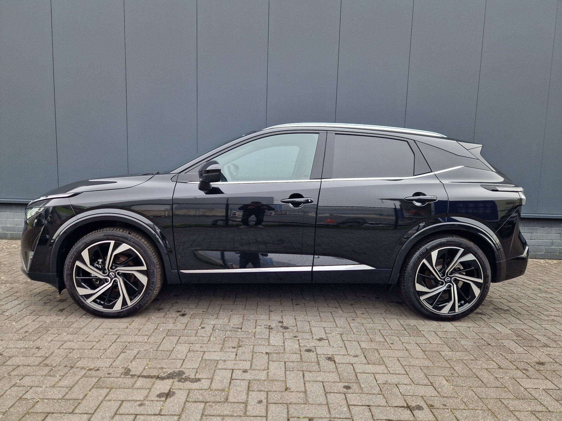 Nissan Qashqai 1.3 MHEV Xtronic Tekna Plus, Gebruikt, Zwart, 4 cilinders, Zwart