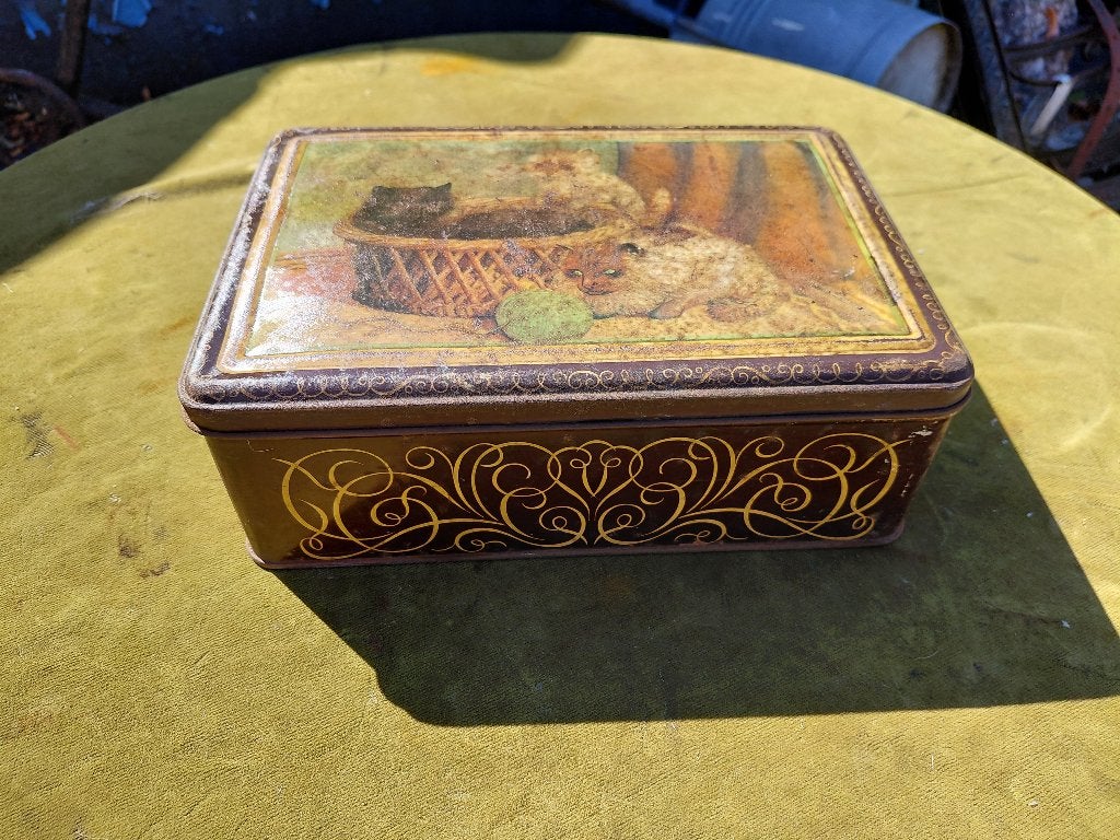 Antieke blikken koekjes trommel met spelende poezen., Verzamelen, Verzenden, Gebruikt, Koek(jes)
