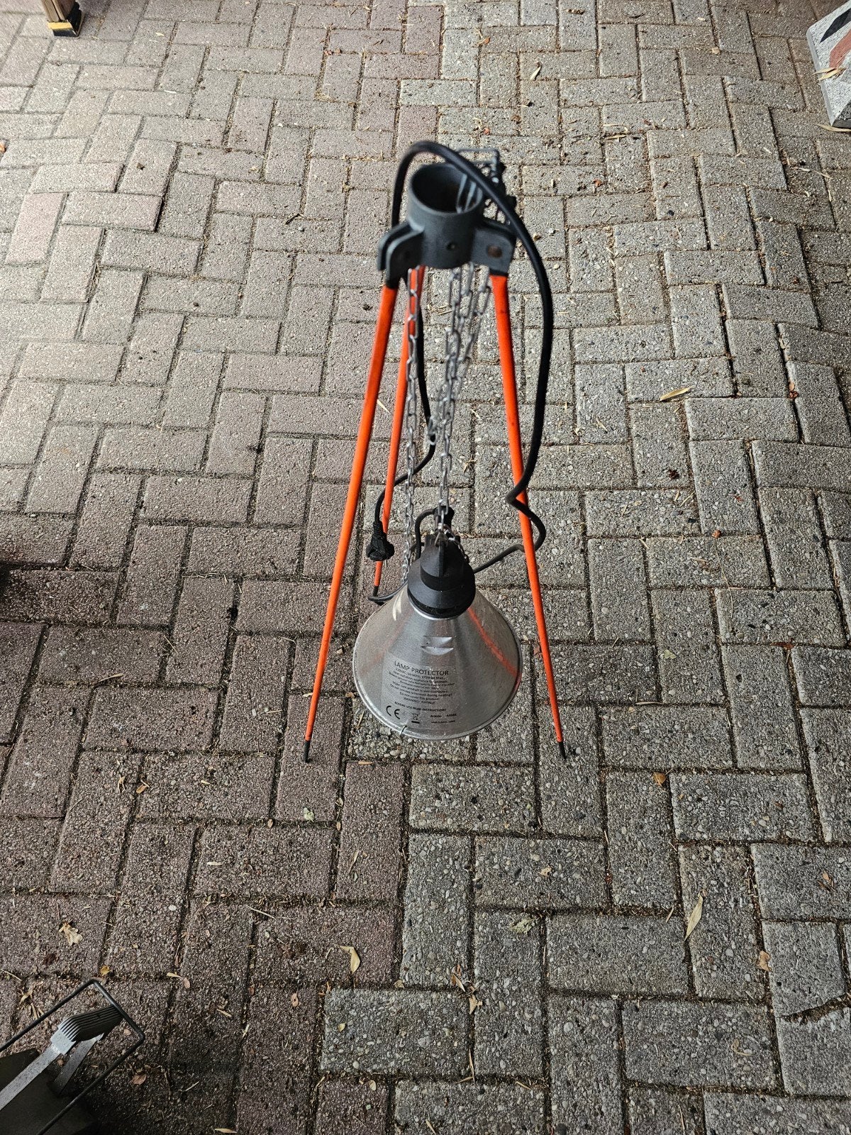 Warmtelamp met driepoot, Ophalen