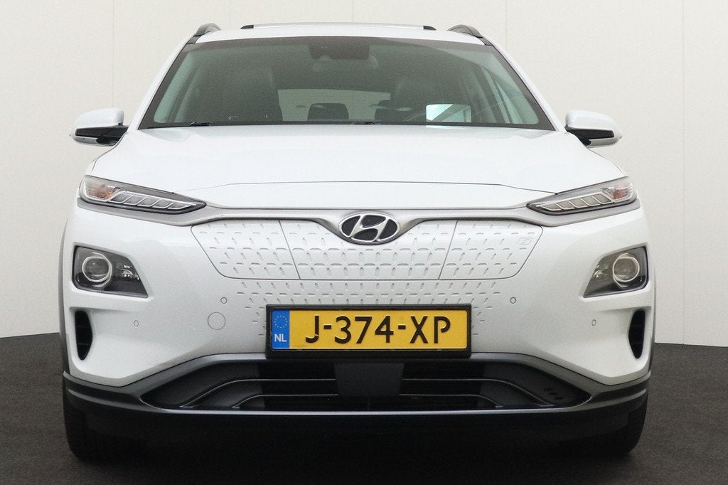 Hyundai KONA EV Premium Sky 64 kWh Schuif-dak Head-up Displa, Auto's, Hyundai, Gebruikt, Zwart, Wit, Kona