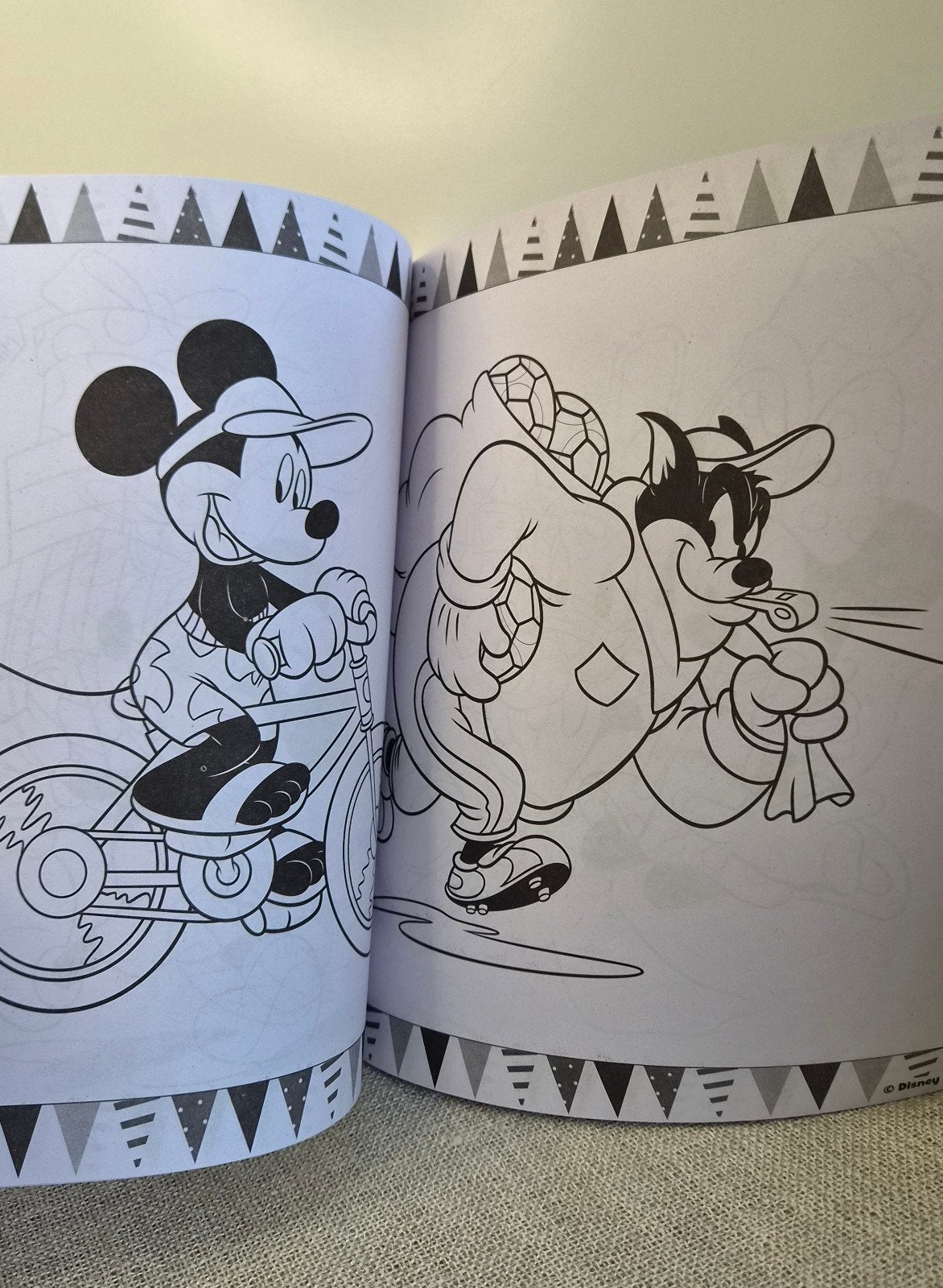 Disney Mickey & Friends MegaColor + Stickers kleurboek, Ophalen of Verzenden, Nieuw, Disney, Non-fictie