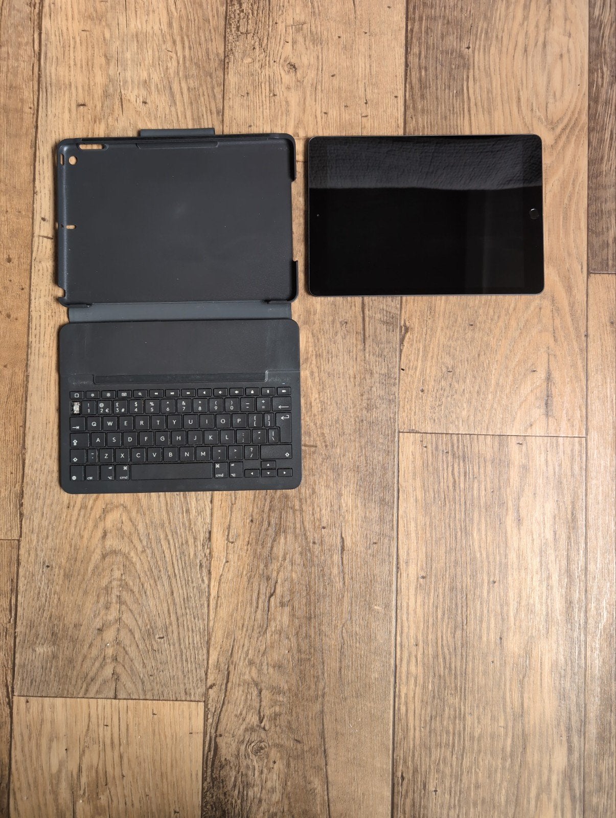 Ipad 8e generatie (met toetsenbord hoesje) 32 gigabyte, Bescherming voor- en achterkant, Ophalen, 10 inch, Apple
