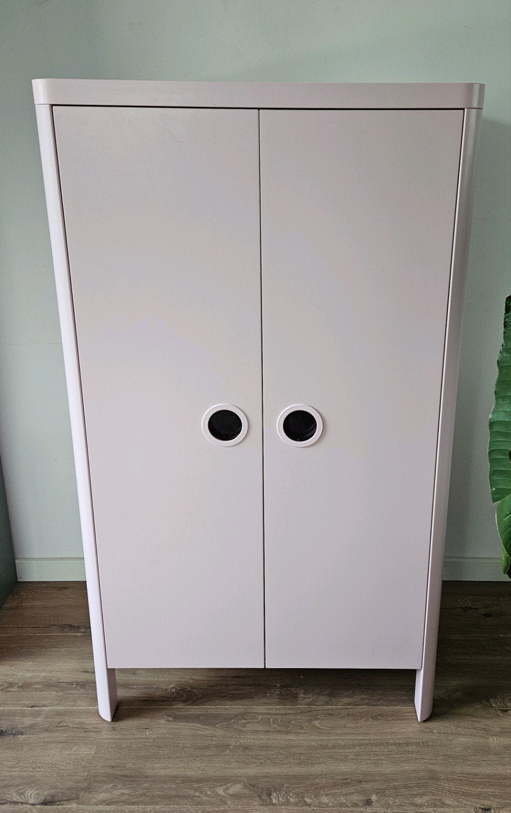 IKEA BUSUNGE kinderkast lichtroze - nette staat, Ophalen, 105 cm of meer, Zo goed als nieuw, 75 tot 100 cm