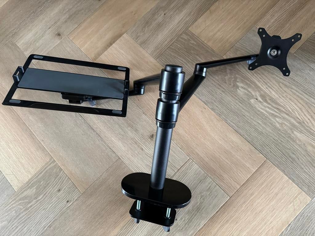 Monitorarm met laptopstandaard en VESA-bevestiging, Computers en Software, Monitoren, Ophalen, Zo goed als nieuw, In hoogte verstelbaar