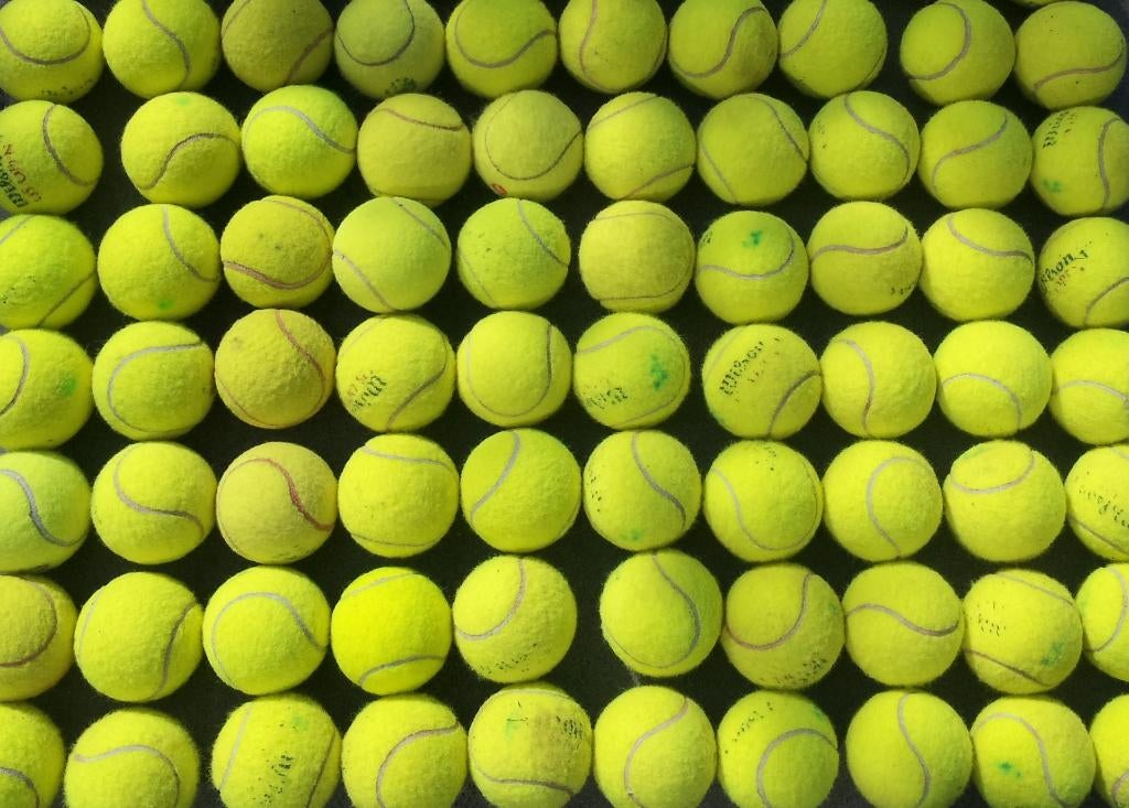 100 gebruikte tennisballen voor € 20,-, Dieren en Toebehoren, Hondenspeelgoed, Ophalen of Verzenden, Gebruikt, Hondenballen