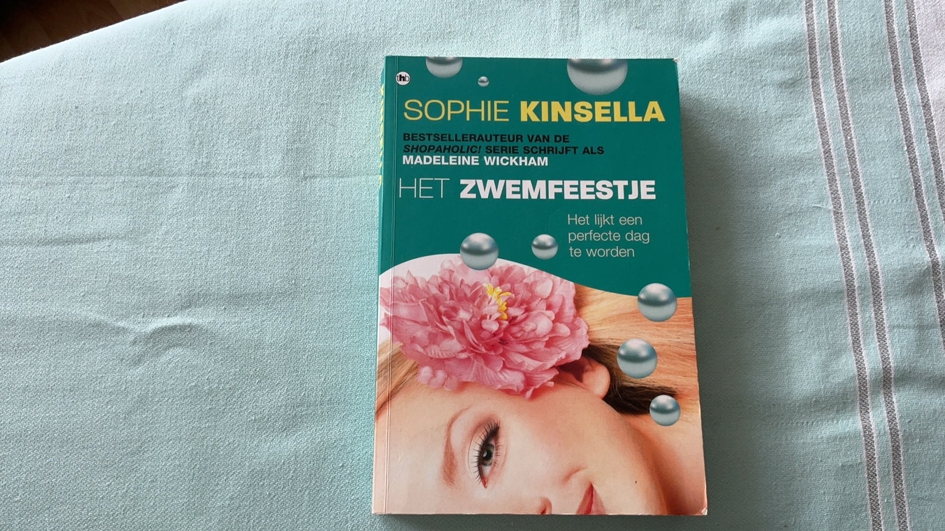 Sophie Kinsella - Het zwemfeestje, Ophalen of Verzenden, Zo goed als nieuw, Sophie Kinsella