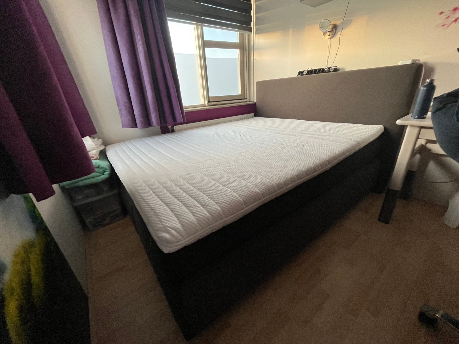 Karlsson Basic boxspring Antraciet, Huis en Inrichting, Slaapkamer | Boxsprings, Zo goed als nieuw, 160 cm, Tweepersoons, Zwart
