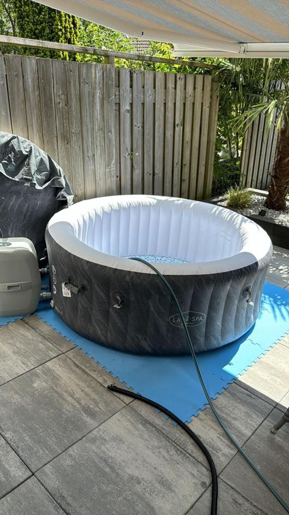 Bestway Lay-Z-Spa Boracay AirJet opblaasbare spa, Ophalen, Zo goed als nieuw, Pomp