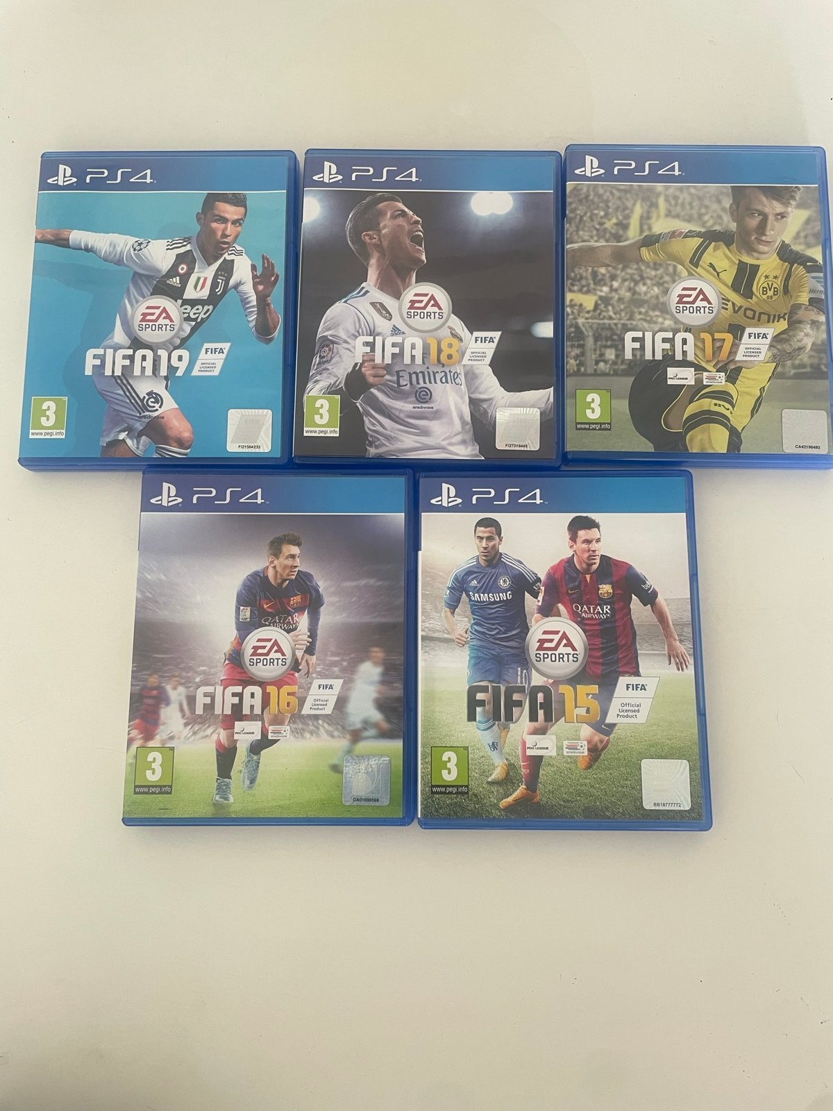 FIFA PS4 Collectie: FIFA 15, 16, 17, 18, 19 (5 games), Spelcomputers en Games, Ophalen, Gebruikt, 2 spelers, Eén computer