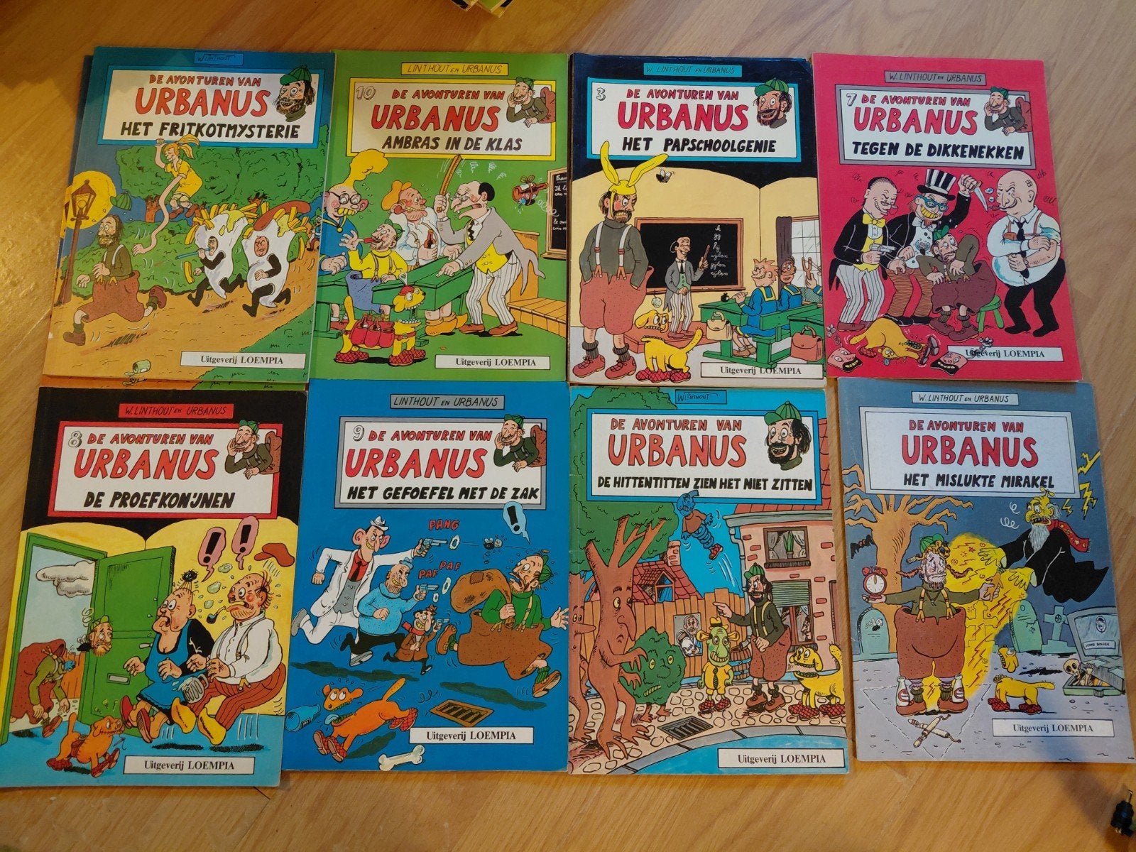 Uitgeverij Loempia URBANUS rood blauwe uitgaven, Meerdere stripboeken, Ophalen of Verzenden, Zo goed als nieuw