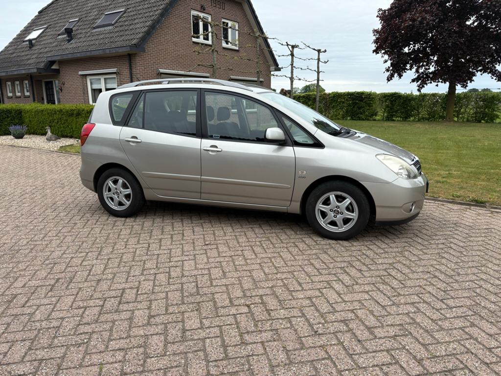 Toyota Corolla Verso 1.6 Vvt-i 2003 Grijs, Voorwielaandrijving, 450 kg, 4 cilinders, Handgeschakeld