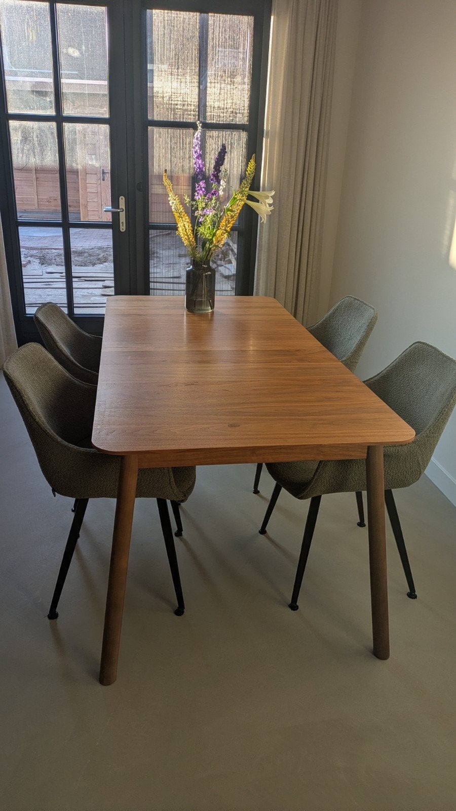 Uitschuifbare eettafel (ZUIVER Glimps) - Walnoot fineer, Huis en Inrichting, Tafels | Eettafels, Ophalen, Gebruikt, 50 tot 100 cm