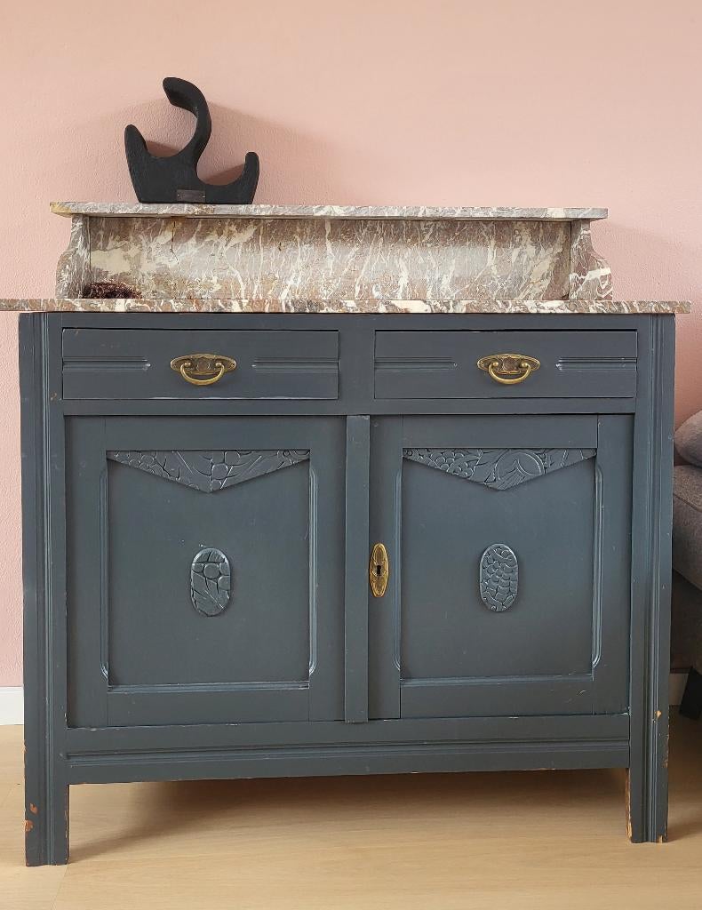 Karakteristiek Antiek Kastje, Washstand, Marmer Rouge Belge, Antiek en Kunst, Ophalen
