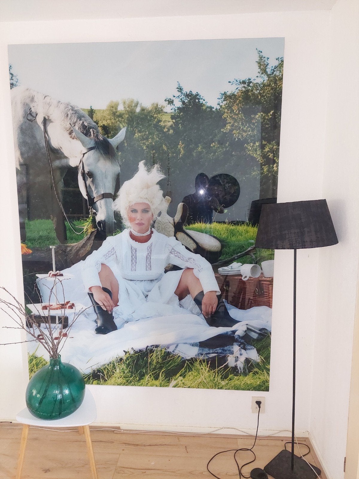 Groot formaat foto/poster van vrouw met paard, Huis en Inrichting, Woonaccessoires | Schilderijen, Tekeningen en Foto's, Ophalen