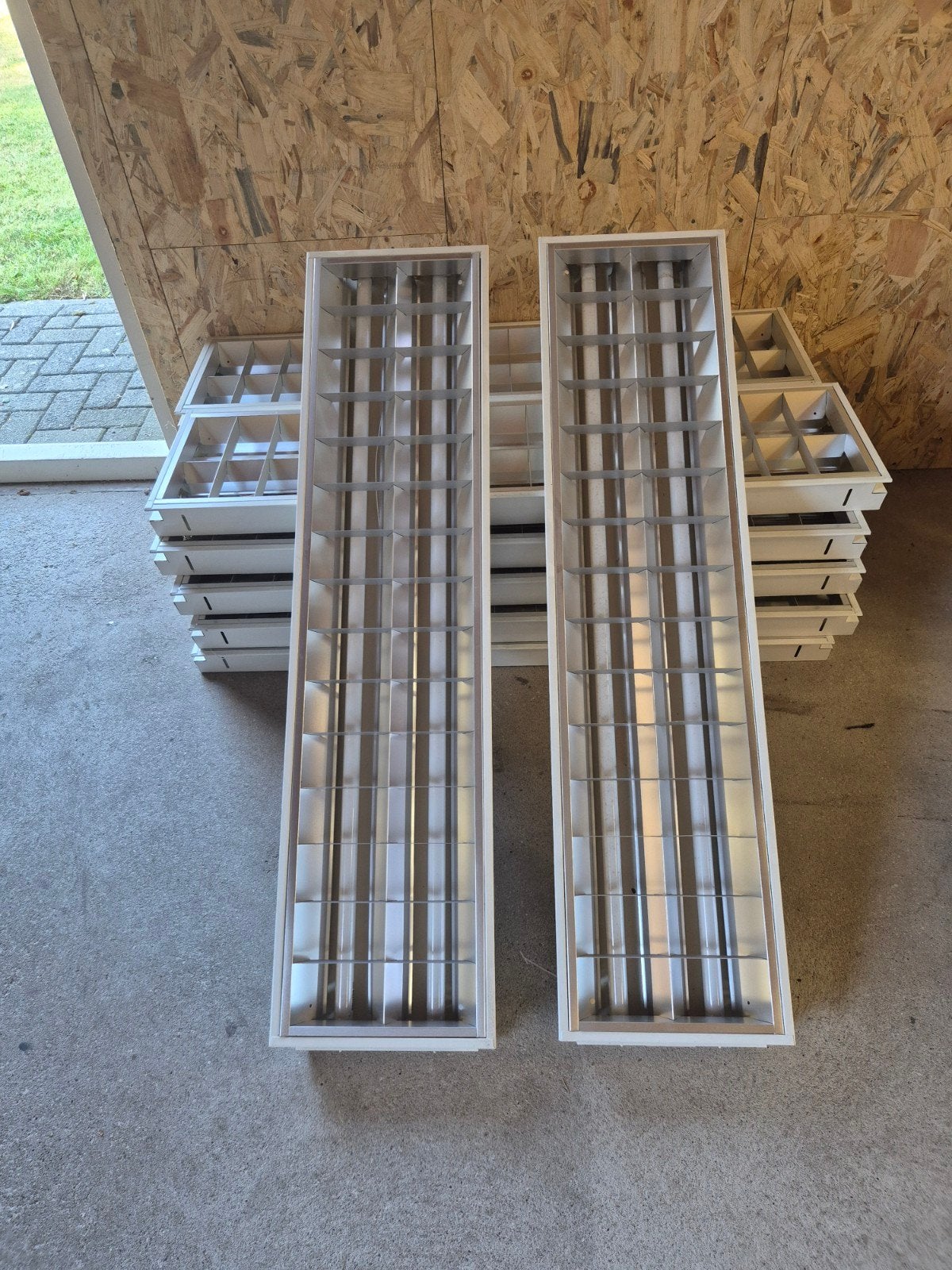 12 TL-bakken in de maat 30 x 120, Ophalen, Gebruikt