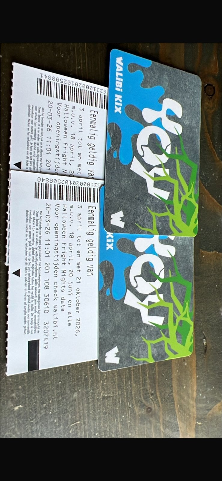 2 walibi toegangskaartjes met 2 pasjes twv  €20 voor lunch, Twee personen, Ticket of Toegangskaart