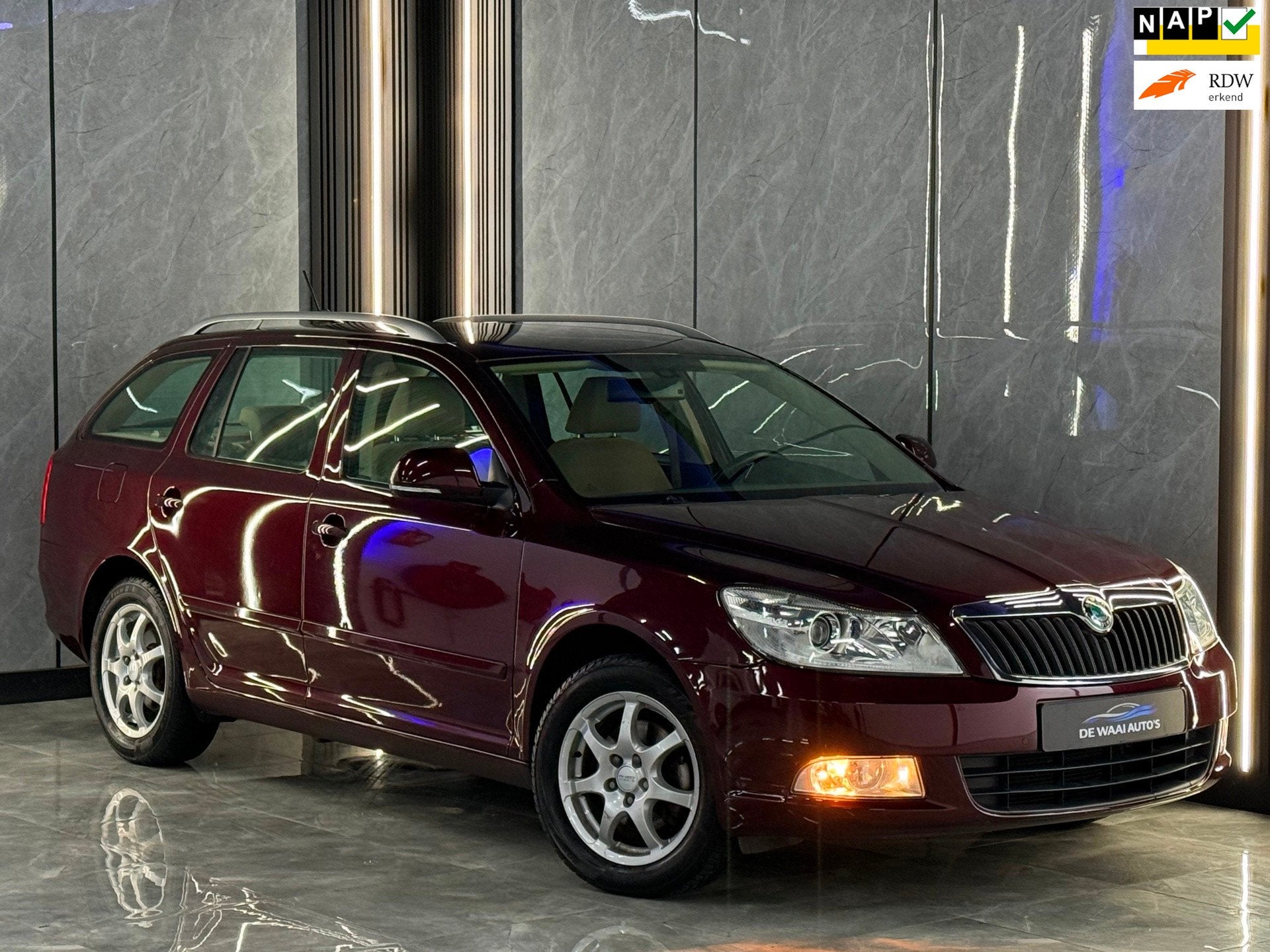 Skoda Octavia Combi 1.8 TSI Elegance Automaat | Stoelverw |, Auto's, Euro 5, 15 km/l, Gebruikt, 680 kg