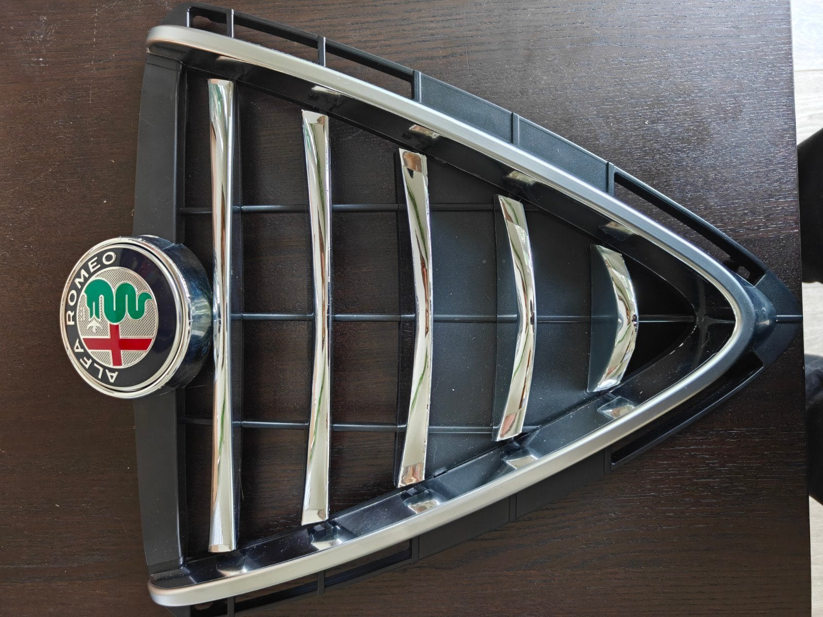 Alfa Romeo Giulietta Grille met optioneel origineel embleem, Ophalen of Verzenden, Alfa Romeo