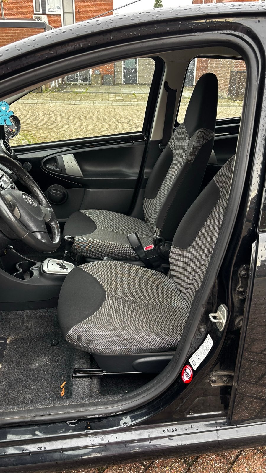 Foto 8 van VERKOCHT Toyota Aygo 1.0 12V Vvt-i 5DRS MMT 2013 Zwart