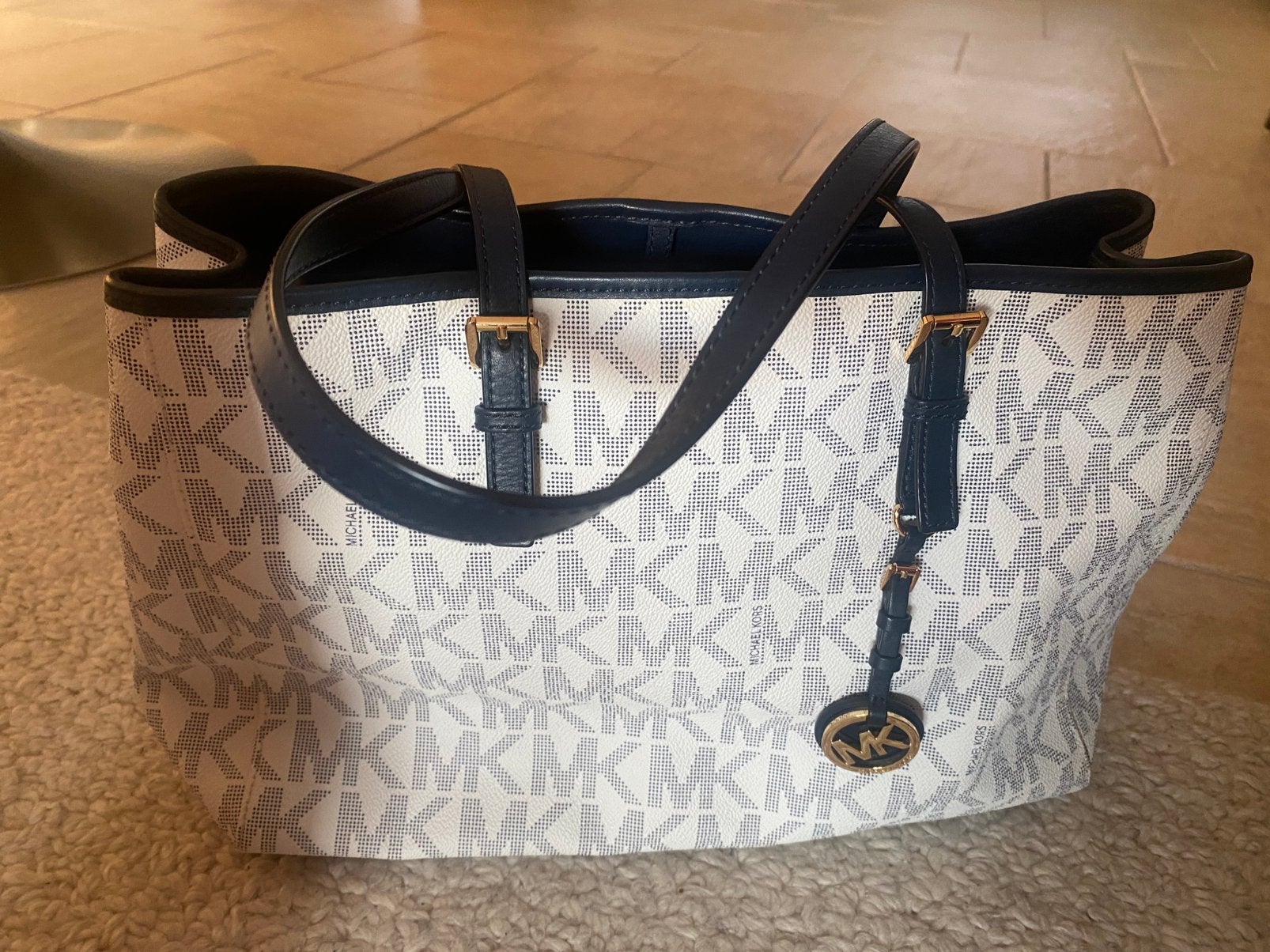 Micheal Kors shopper, donkerblauw en wit en portemonnee., Sieraden, Tassen en Uiterlijk, Tassen | Damestassen, Verzenden, Zo goed als nieuw
