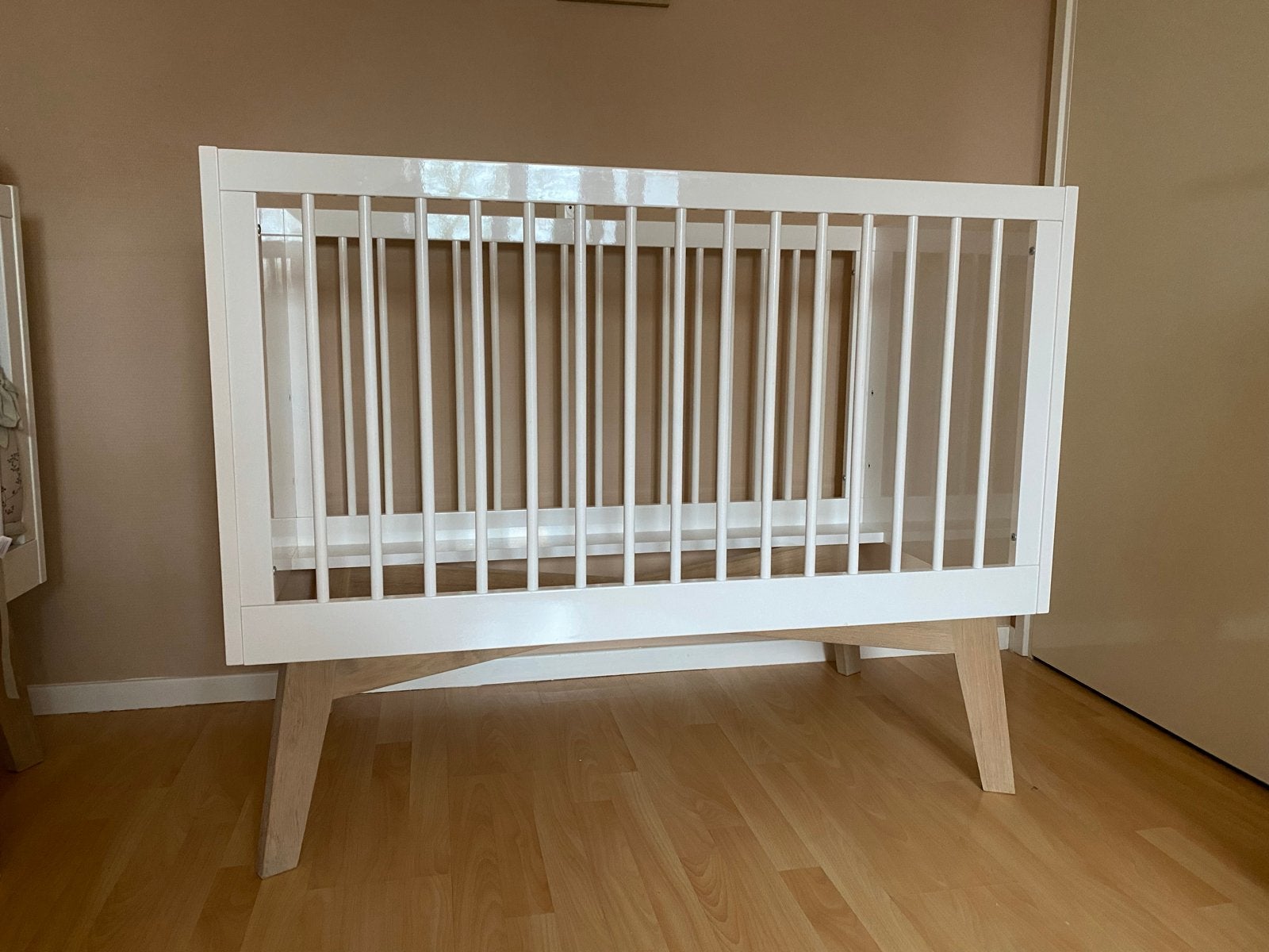 Prachtig Kidsmill Sixties ledikant wit/mat/naturel 60x120 cm, Kinderen en Baby's, Babywiegjes en Ledikanten, Ophalen, Zo goed als nieuw