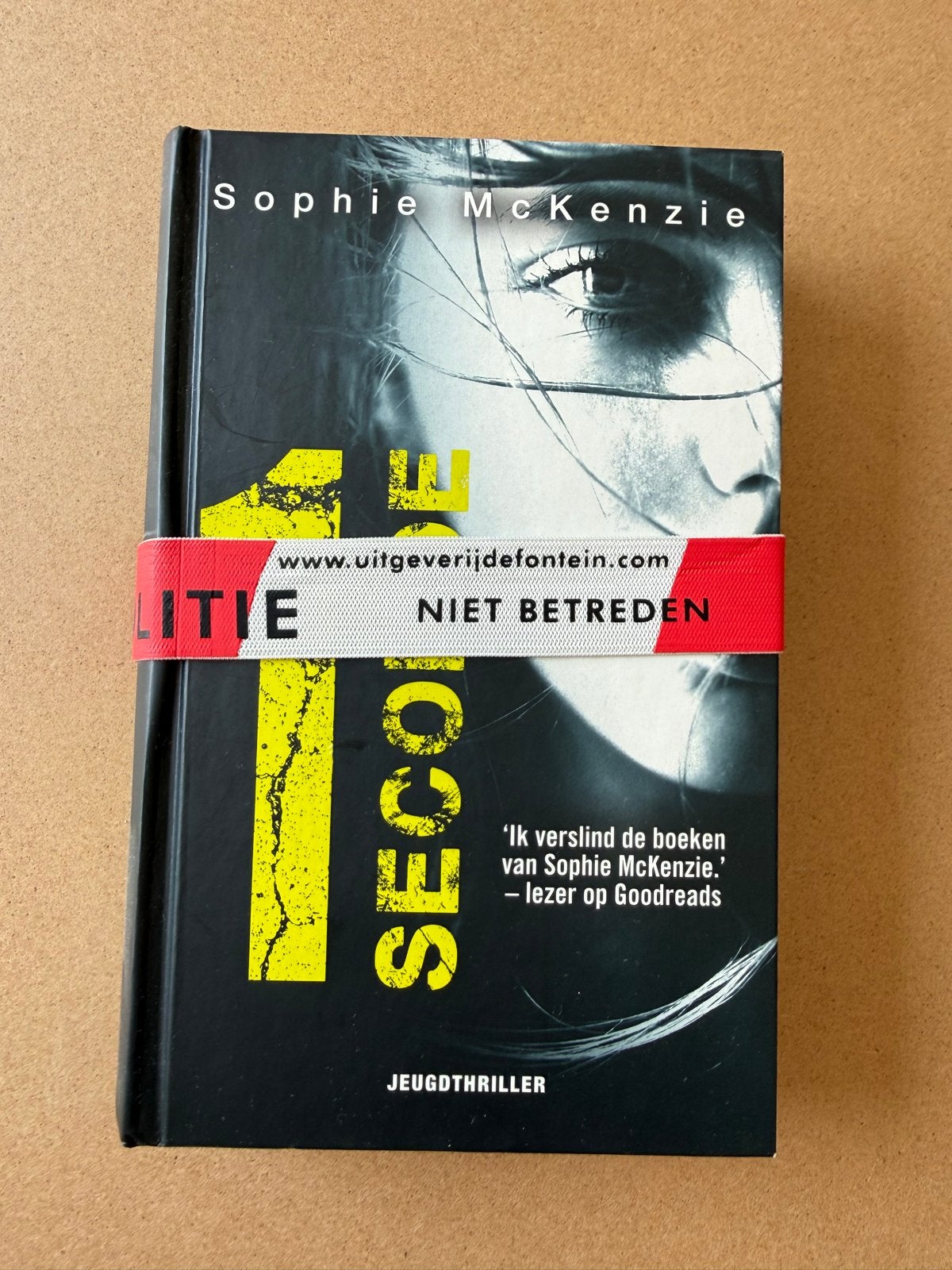 1 Seconde - Sophie McKenzie (Jeugdthriller), Boeken, Ophalen of Verzenden, Zo goed als nieuw, Nederland