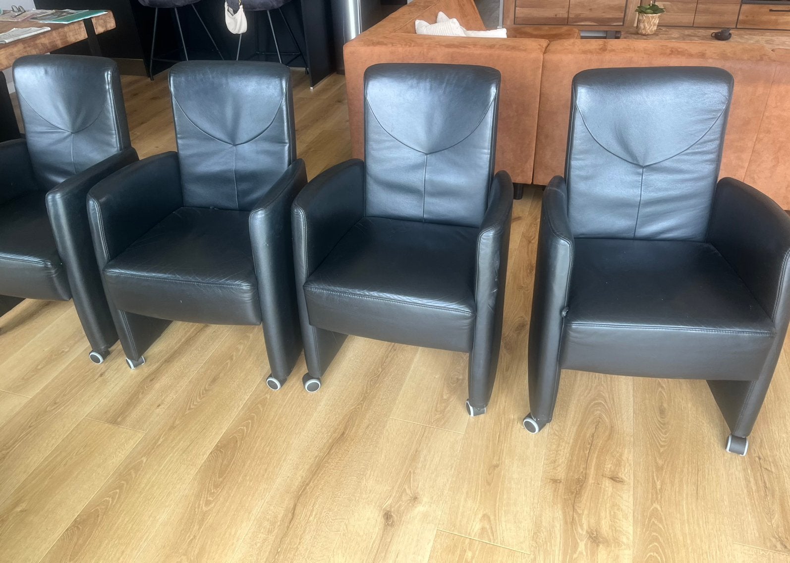 Eetkamerstoelen op wieltjes leer, Huis en Inrichting, Fauteuils, Ophalen, Minder dan 75 cm, Leer, Zo goed als nieuw