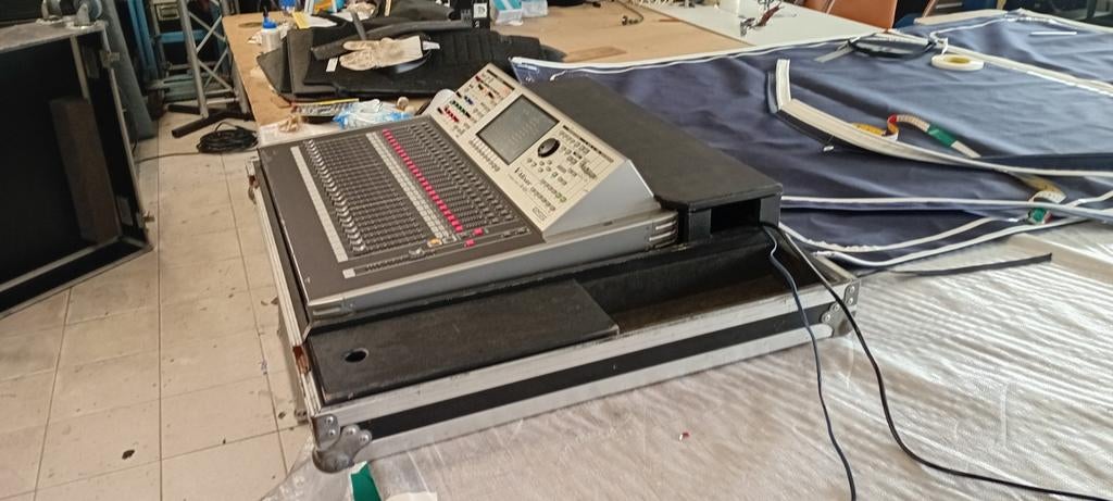 Roland M400 mengtafel met Roland S3000 stageblok, Ophalen