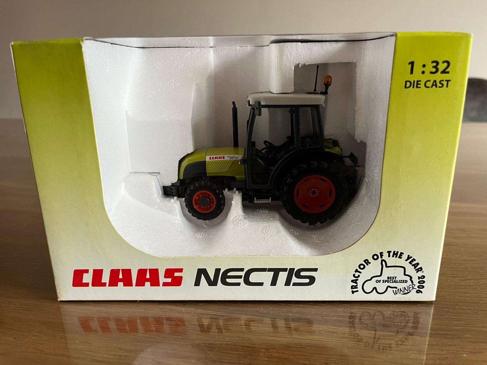 Claas Nectis 237 VE tractor UH 246 241 0, Ophalen of Verzenden, Nieuw, Tractor of Landbouw, Universal Hobbies
