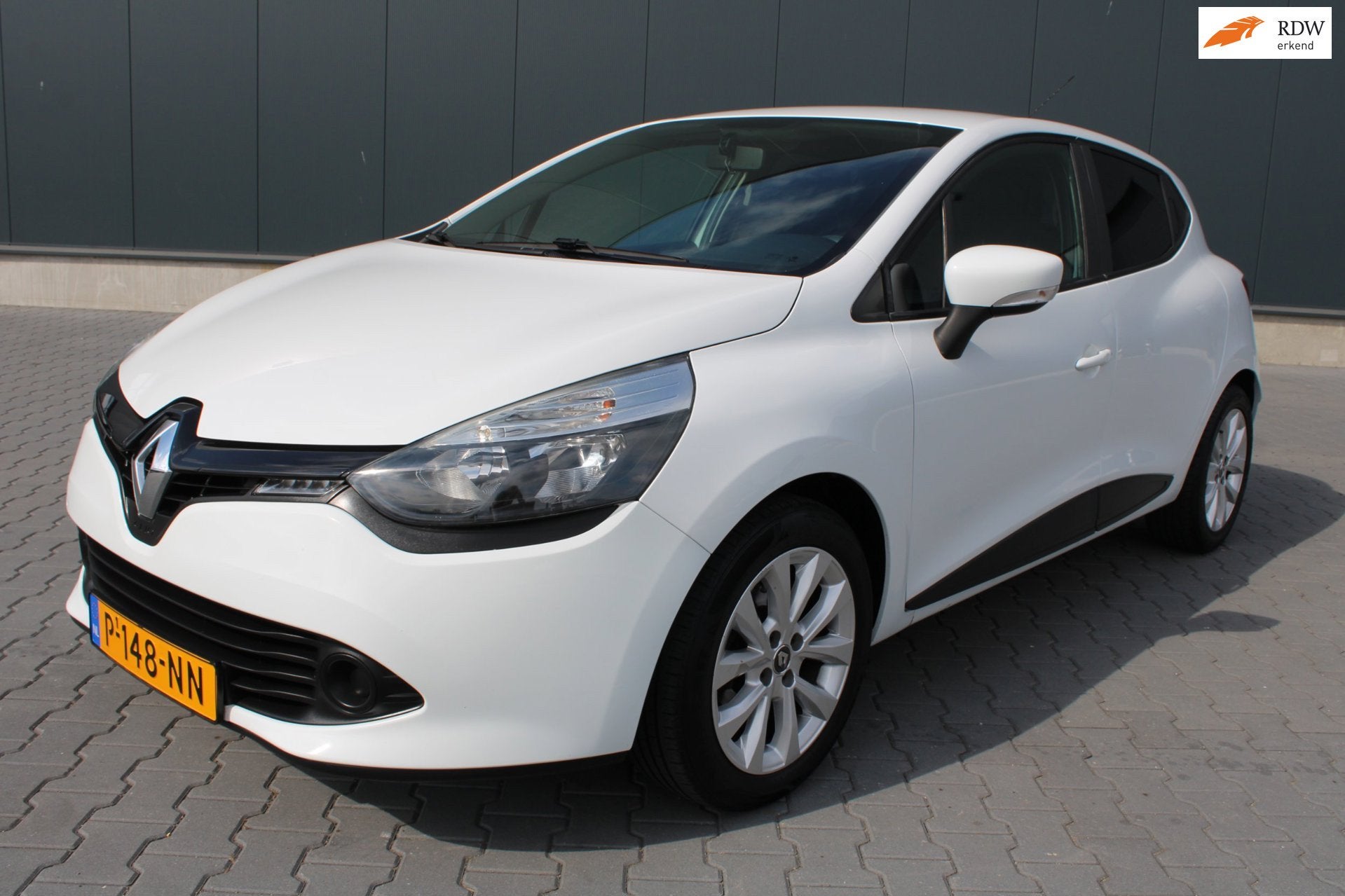 Renault Clio 1.2 16V 5 DEURS NIEUWE APK, Auto's, Voorwielaandrijving, Euro 5, Stof, Gebruikt