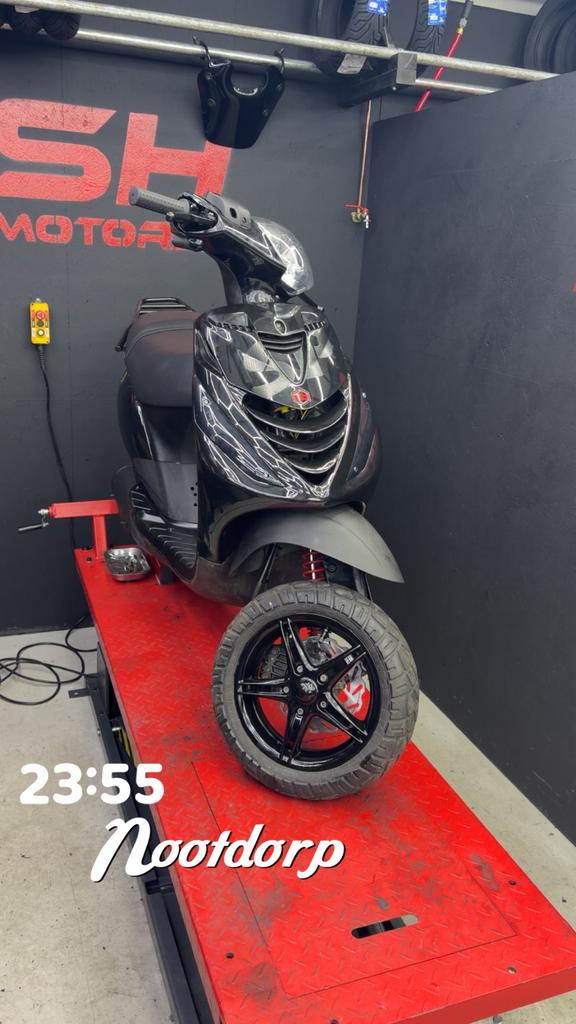Zip 125cc s2 op BROM (2012) sp vork, Fietsen en Brommers, Scooters | Piaggio, Ophalen, Zo goed als nieuw