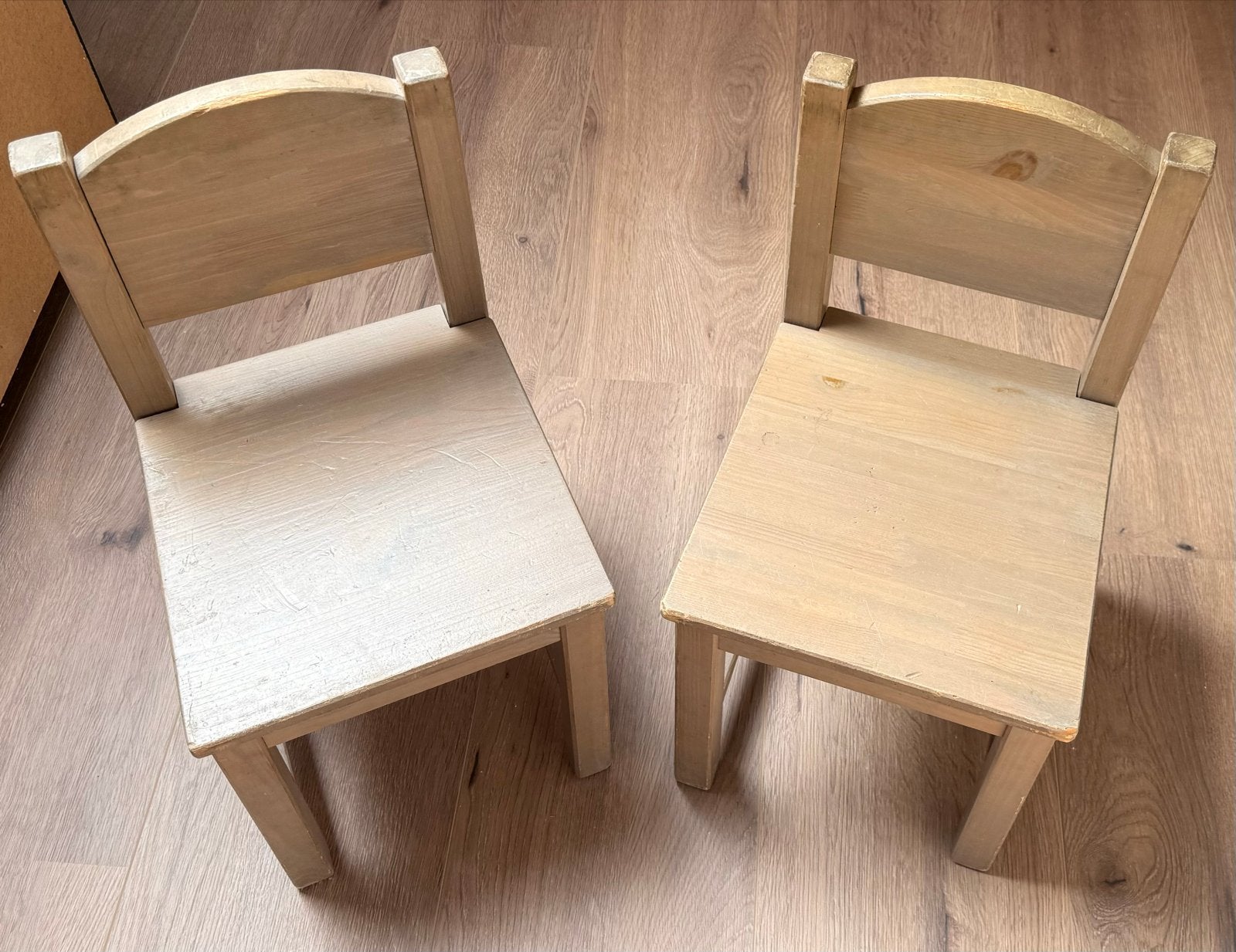 2 houten kinderstoeltjes - Gebruikt, Kinderen en Baby's, Kinderkamer | Tafels en Stoelen, Ophalen, Gebruikt, Stoel(en)