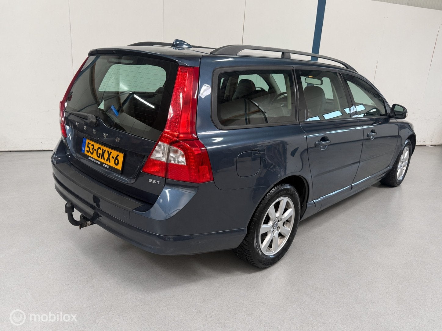 Volvo V70 2.5T Momentum NL-AUTO / DEALER HISTORIE, Voorwielaandrijving, Blauw, 2521 cc, Handgeschakeld