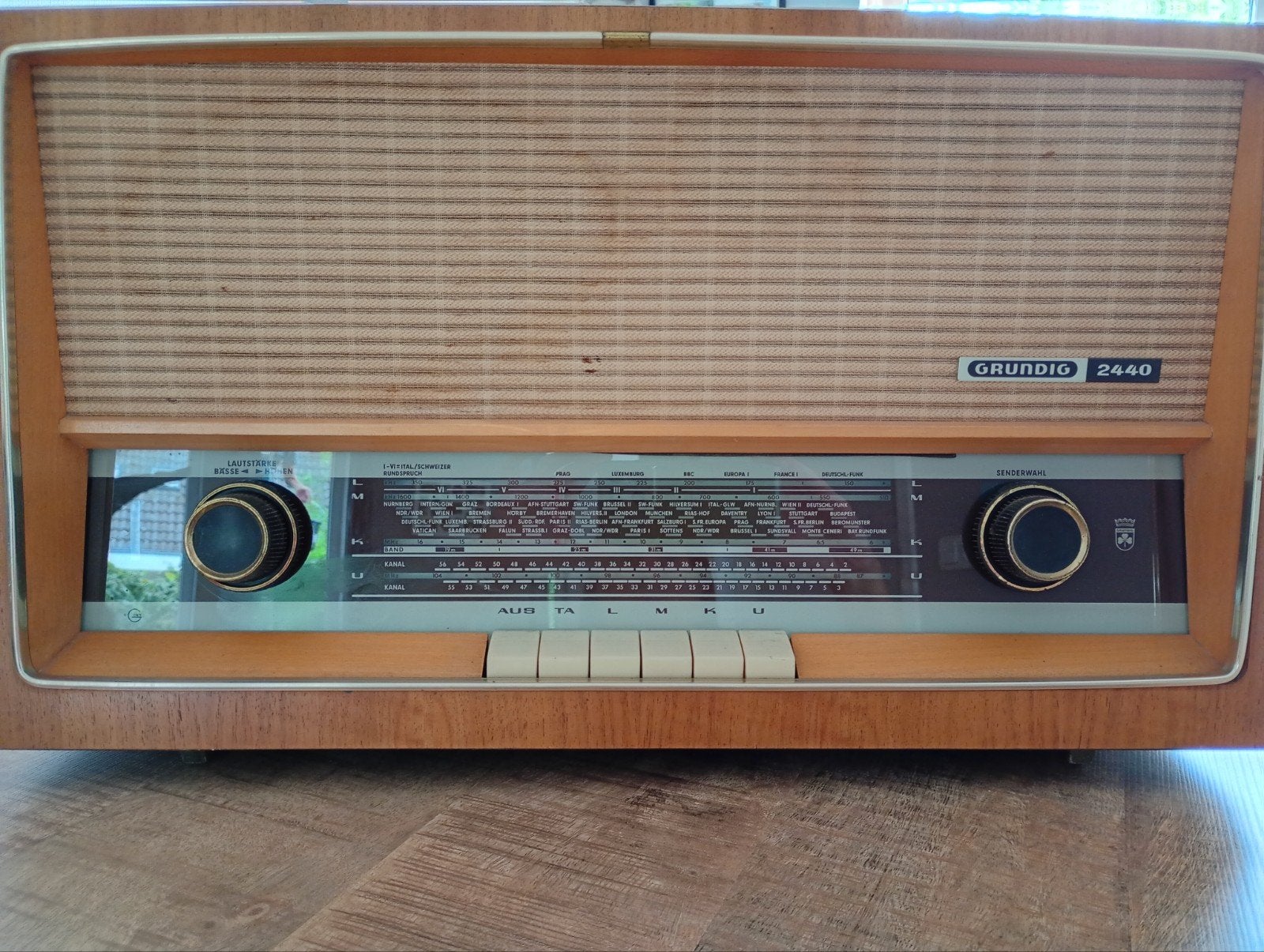 Vintage Grundig Type 2440 Radio - Klassieke Buizenradio, Ophalen of Verzenden, Gebruikt, Radio