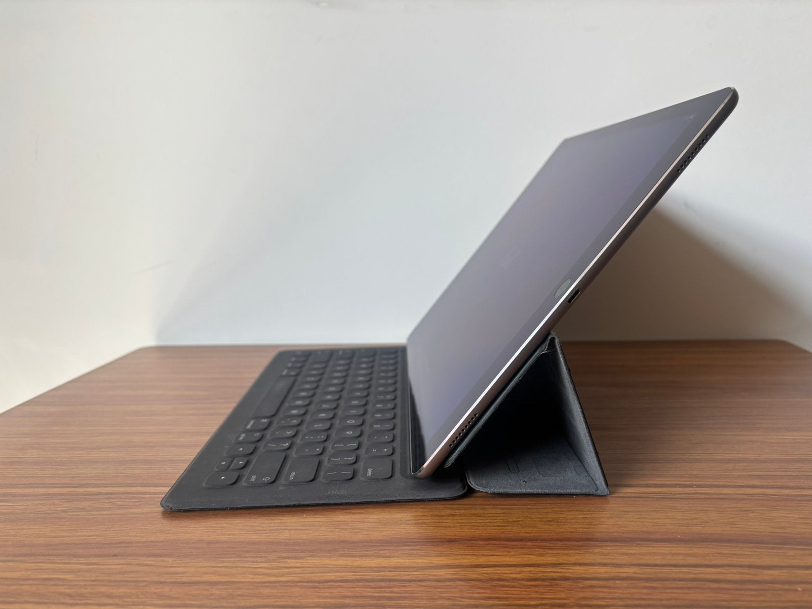 iPad Pro 12.9 inch 1ste generatie inclusief Smart Keyboard, Gebruikt, Apple iPad, 12 inch, Ophalen of Verzenden